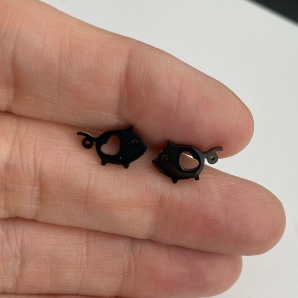 🆕 Stainless Steel pig minimalist stud earrings - black tone